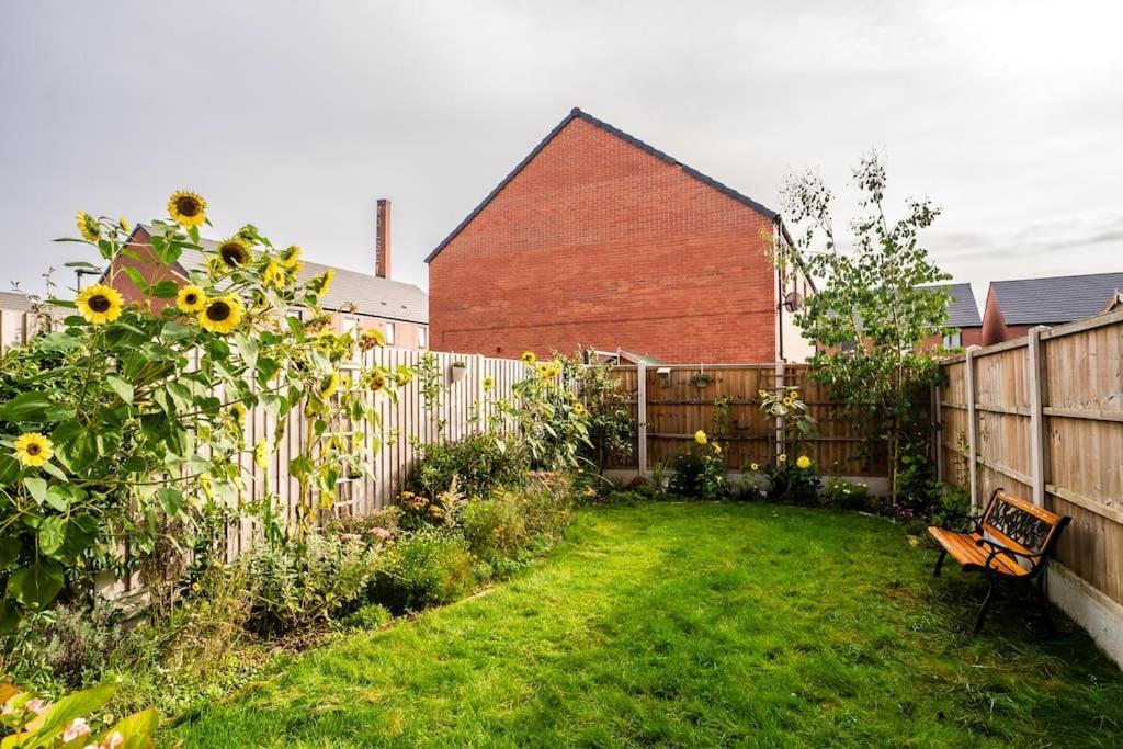 Artist's Garden On Wolsey Island Holiday home